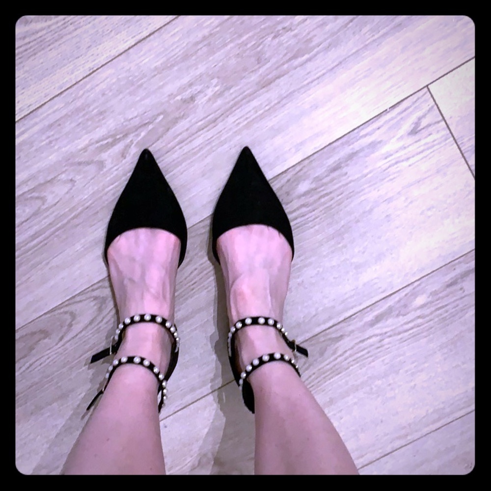 1 DAY SALE 🎉 Zara Pointed Toe Pearl Detail Flats